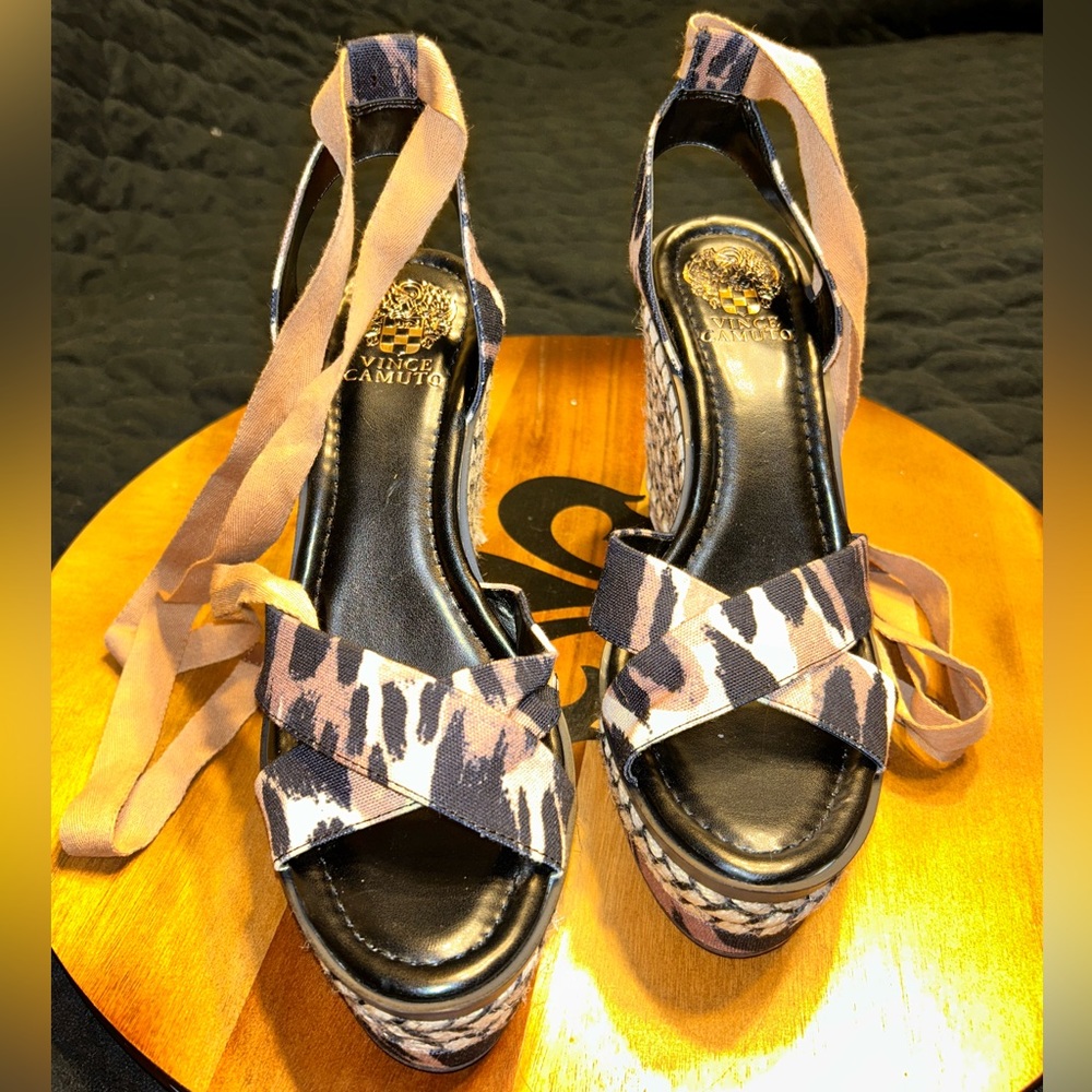 Vince Camuto animal print ankle strap wedge| NWOB | 9M